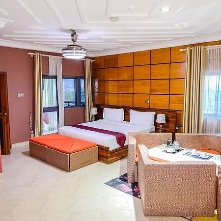 Triple Hill Hotel Weija エクステリア 写真