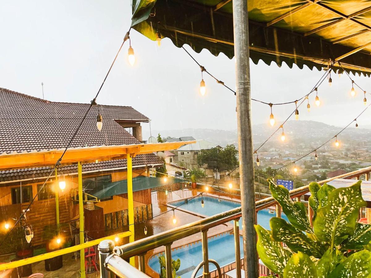 Triple Hill Hotel Weija エクステリア 写真