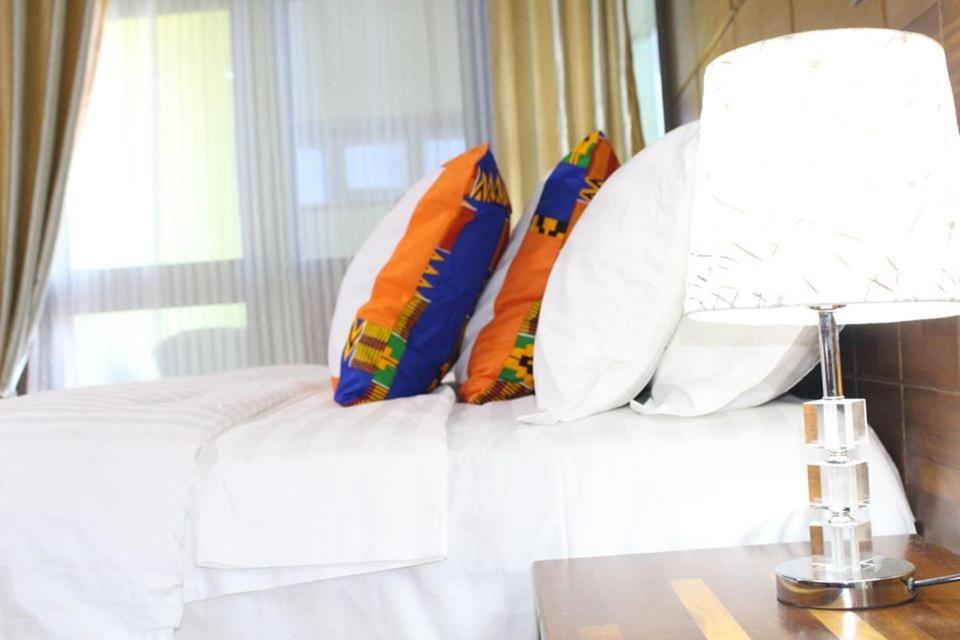Triple Hill Hotel Weija エクステリア 写真