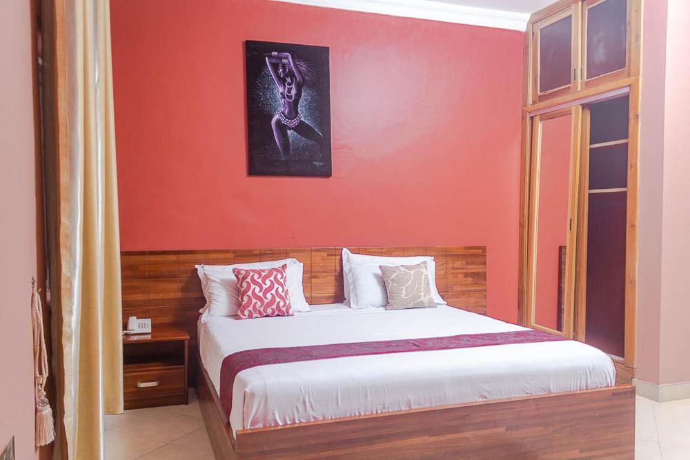 Triple Hill Hotel Weija エクステリア 写真