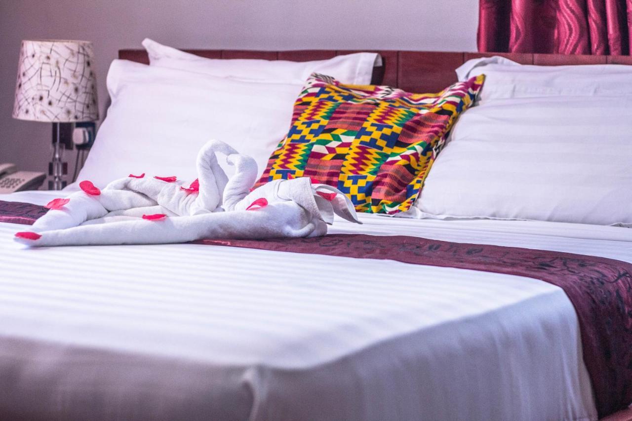Triple Hill Hotel Weija エクステリア 写真