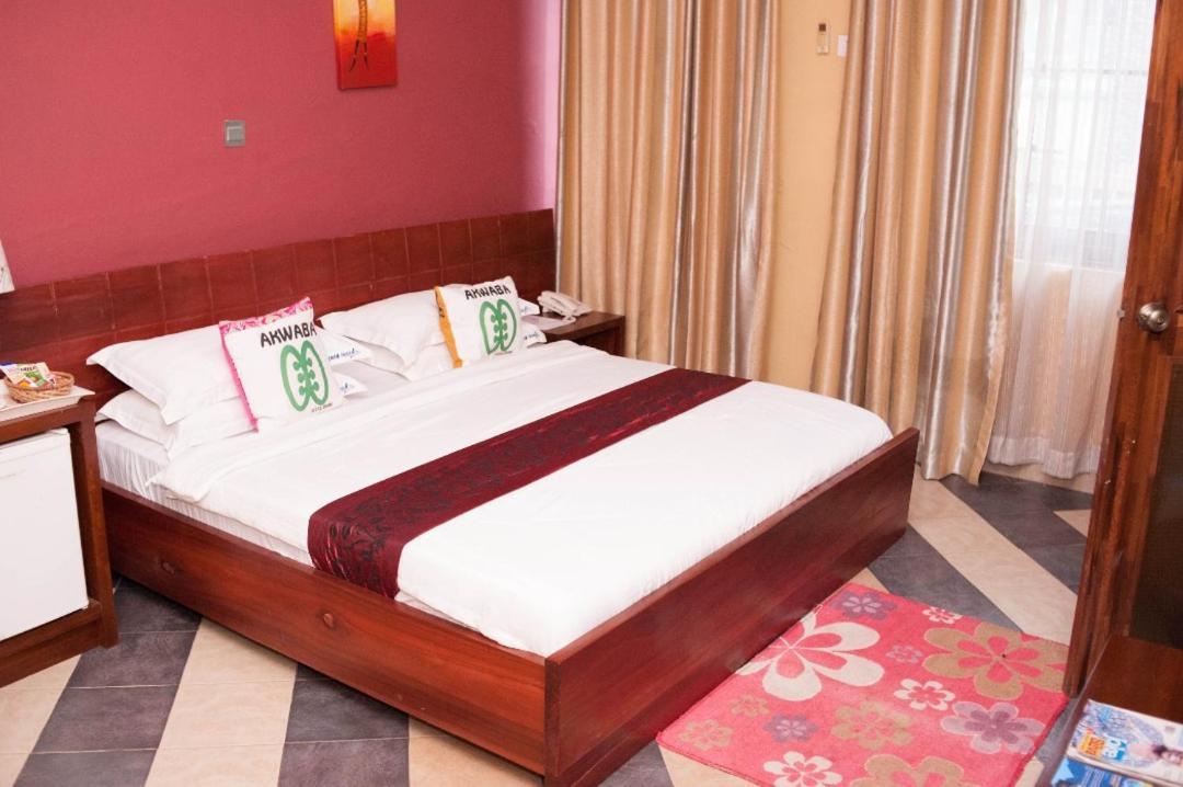 Triple Hill Hotel Weija エクステリア 写真
