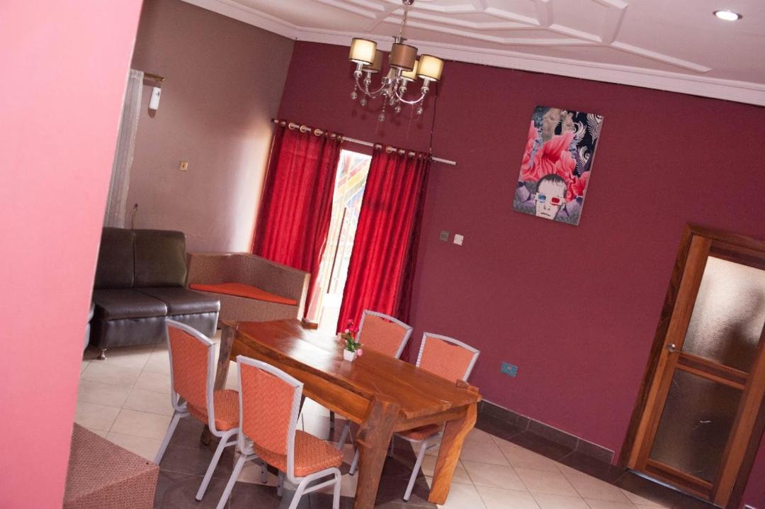 Triple Hill Hotel Weija エクステリア 写真