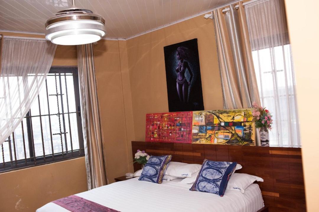 Triple Hill Hotel Weija エクステリア 写真