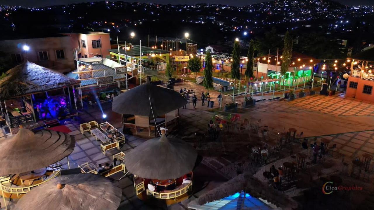 Triple Hill Hotel Weija エクステリア 写真