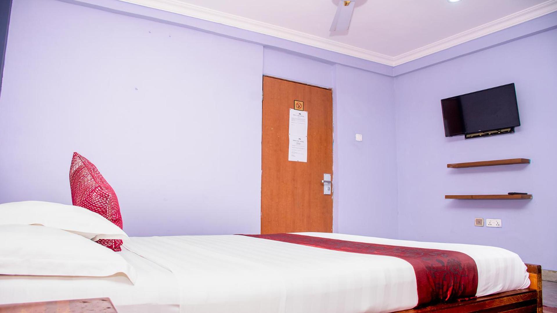 Triple Hill Hotel Weija エクステリア 写真