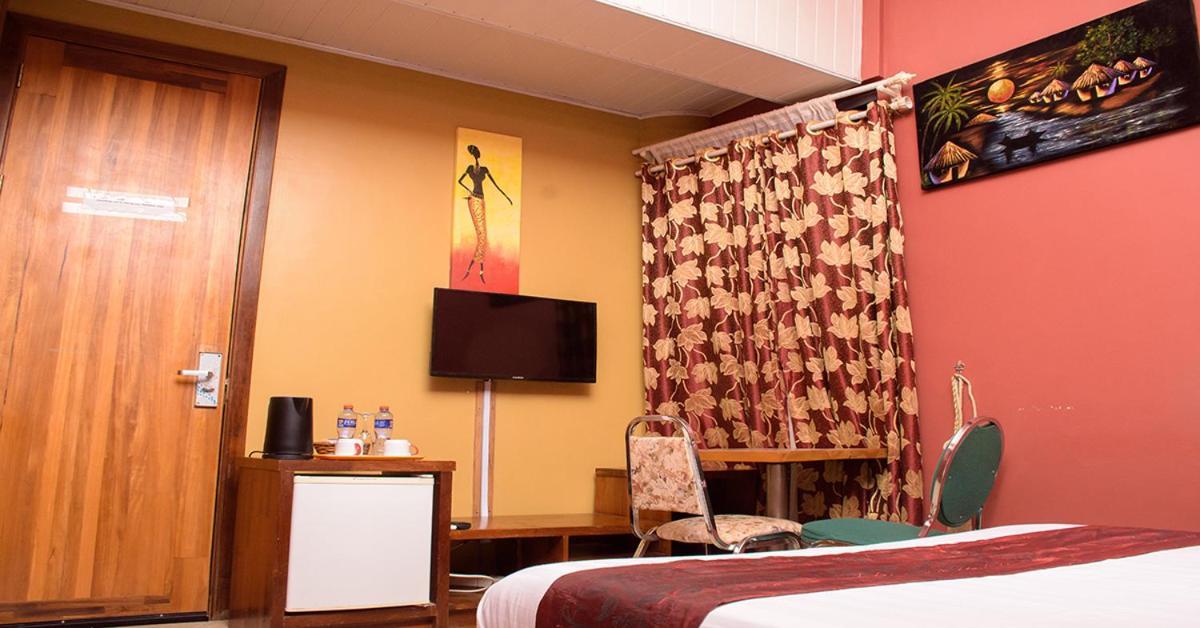 Triple Hill Hotel Weija エクステリア 写真