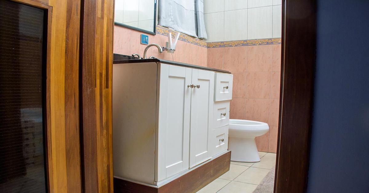 Triple Hill Hotel Weija エクステリア 写真