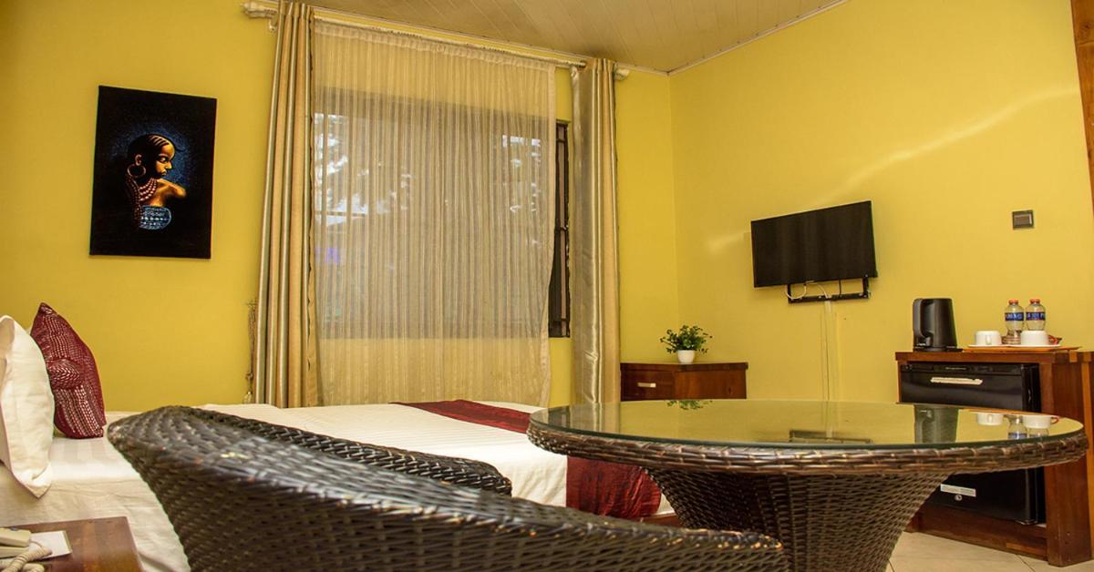Triple Hill Hotel Weija エクステリア 写真