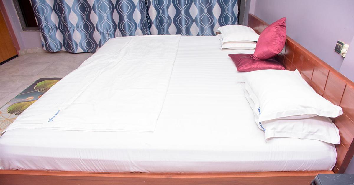 Triple Hill Hotel Weija エクステリア 写真
