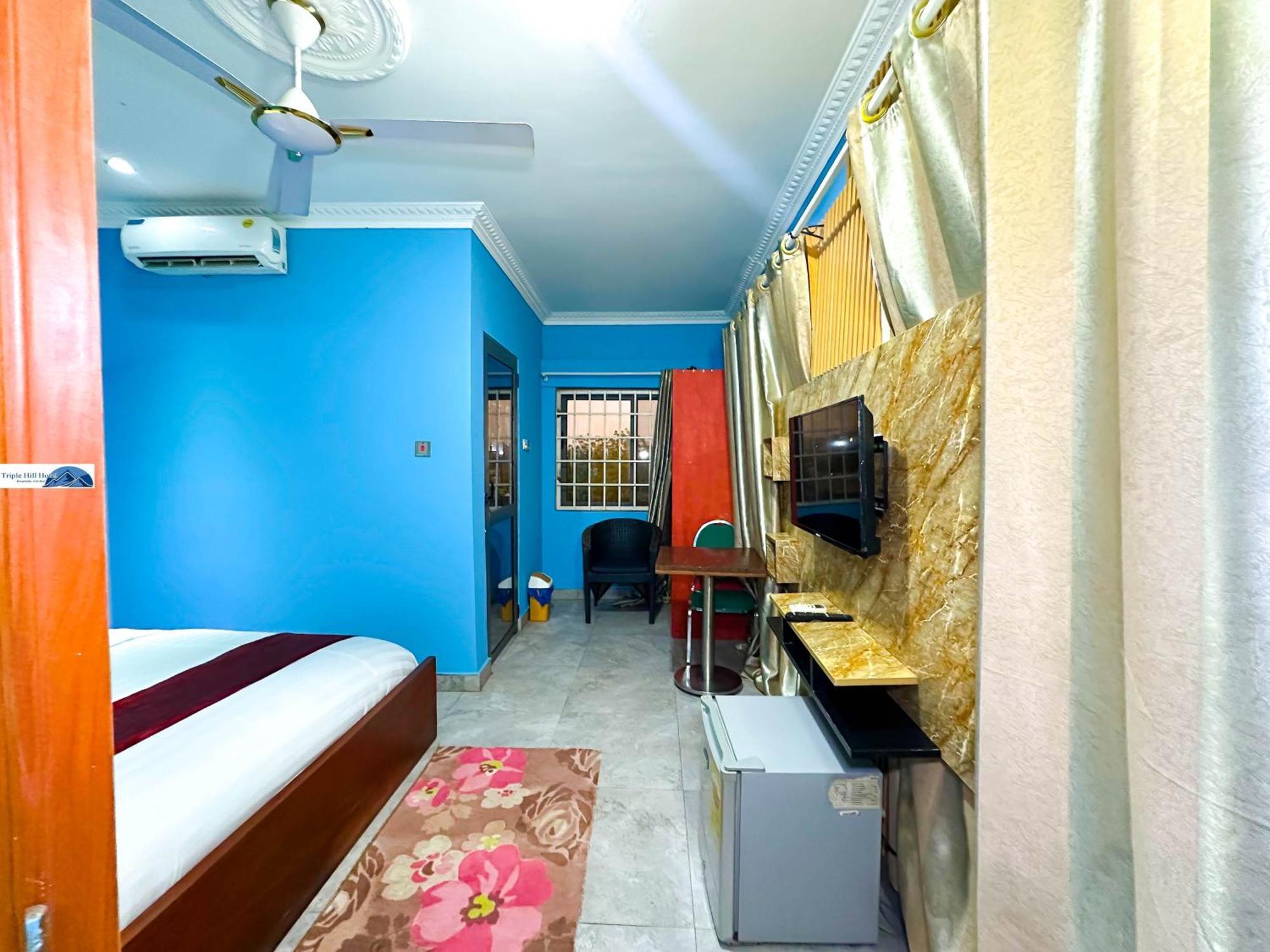 Triple Hill Hotel Weija エクステリア 写真