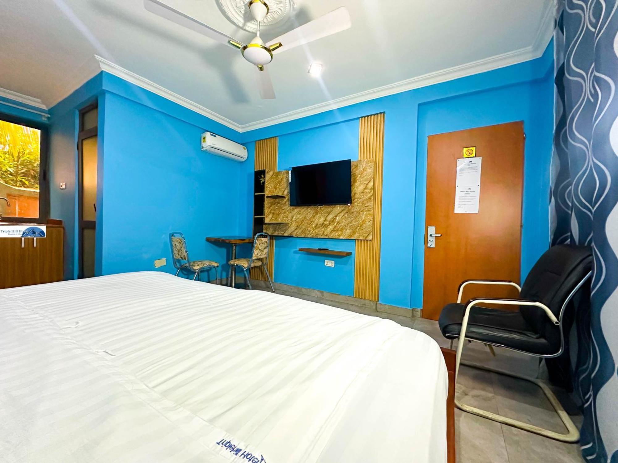 Triple Hill Hotel Weija エクステリア 写真