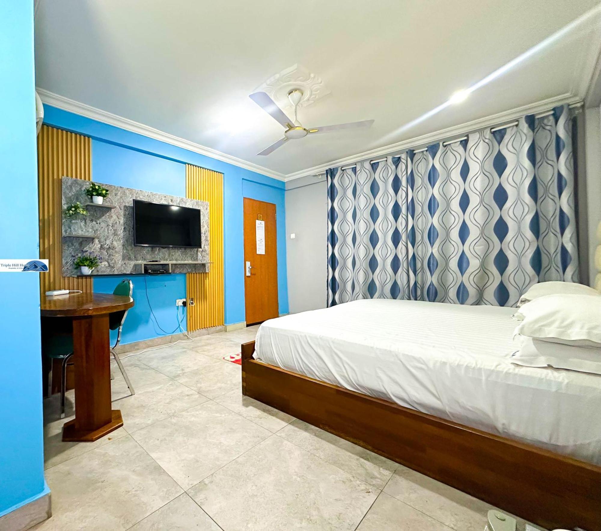 Triple Hill Hotel Weija エクステリア 写真