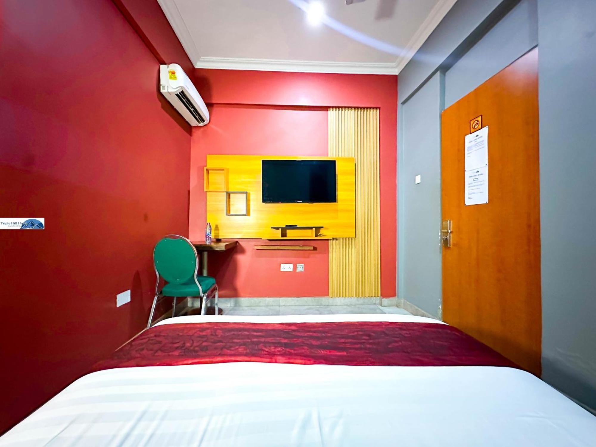 Triple Hill Hotel Weija エクステリア 写真