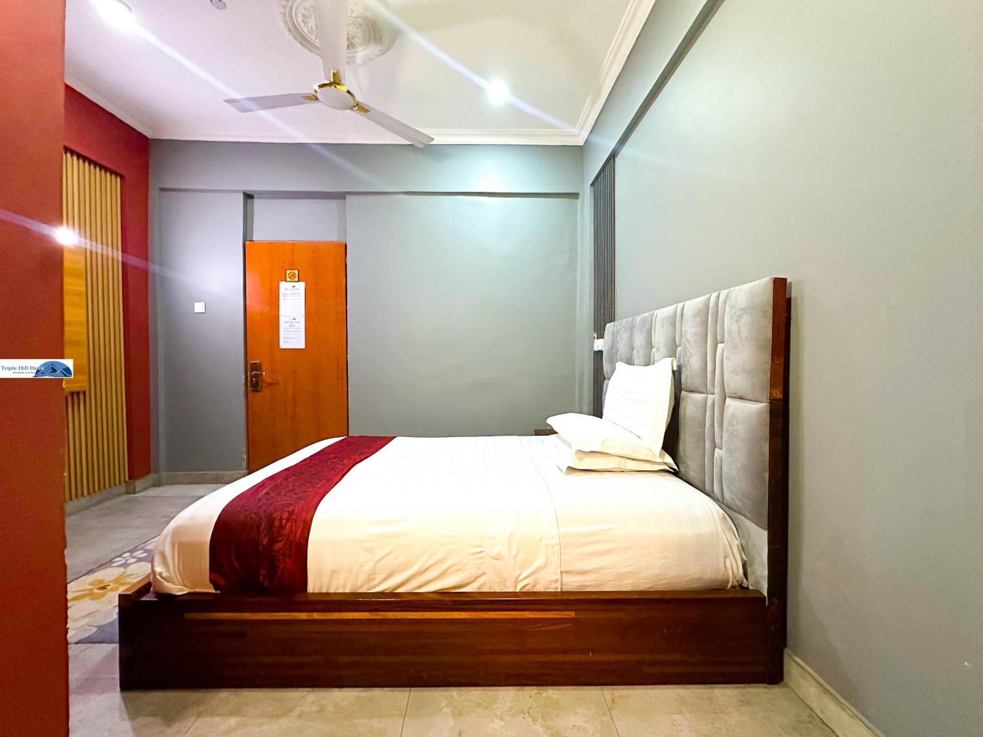 Triple Hill Hotel Weija エクステリア 写真