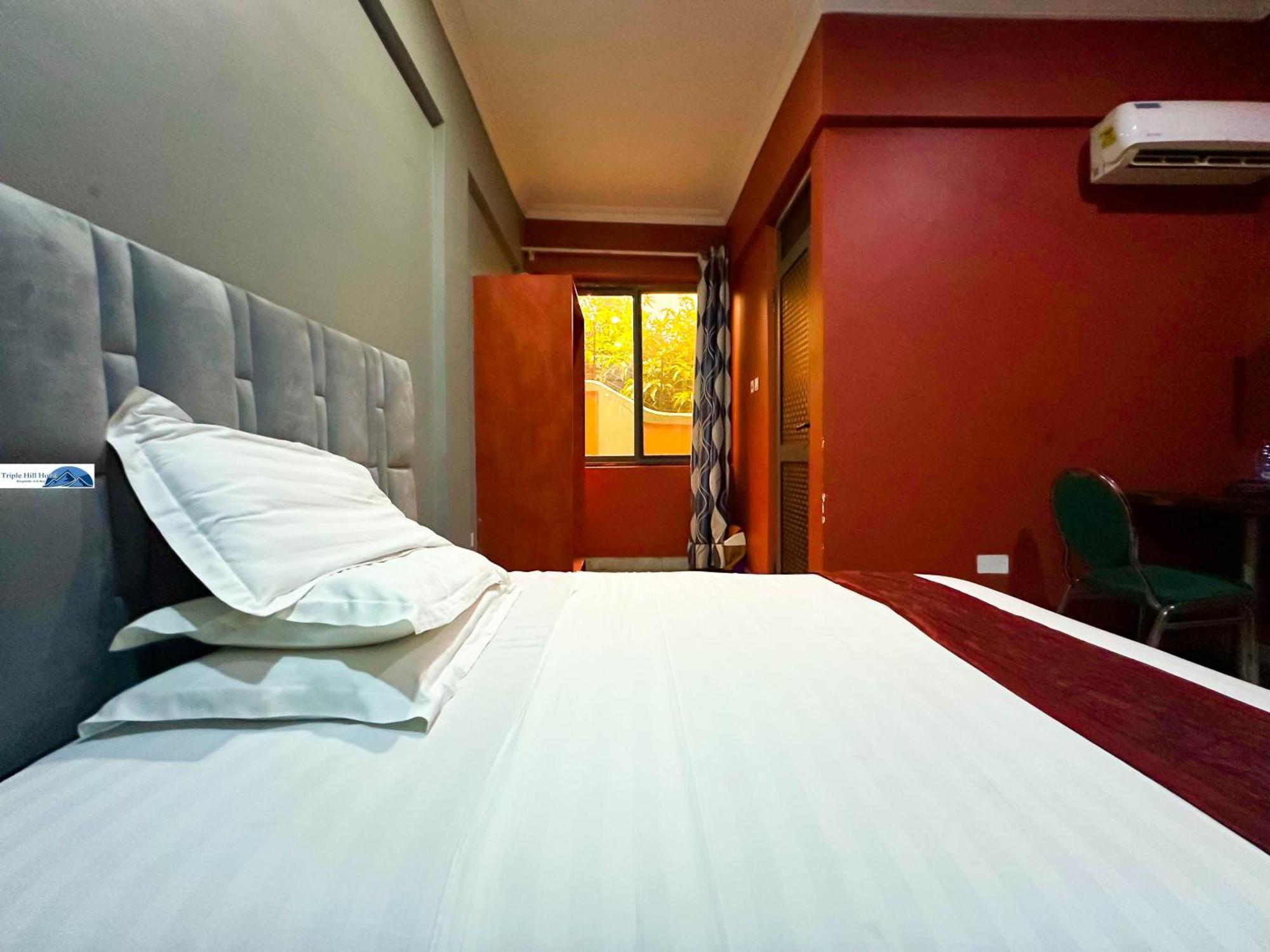 Triple Hill Hotel Weija エクステリア 写真