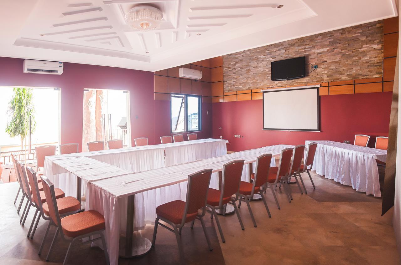 Triple Hill Hotel Weija エクステリア 写真